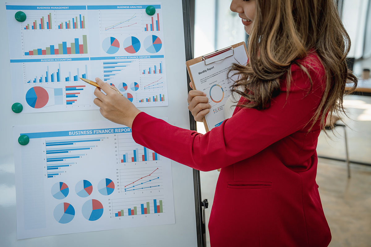 portrait-of-beautiful-young-asian-businesswoman-pr-2025-01-10-14-55-38-utc